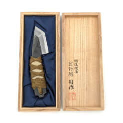 Alternative view of Hinoura Hamono - Feststehendes Messer River Jump Damast, Tanto, Braun