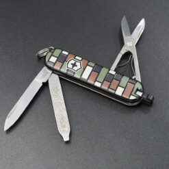 Victorinox - The Sharp Knife Club - Classic SD Camouflage Bricks 3D
